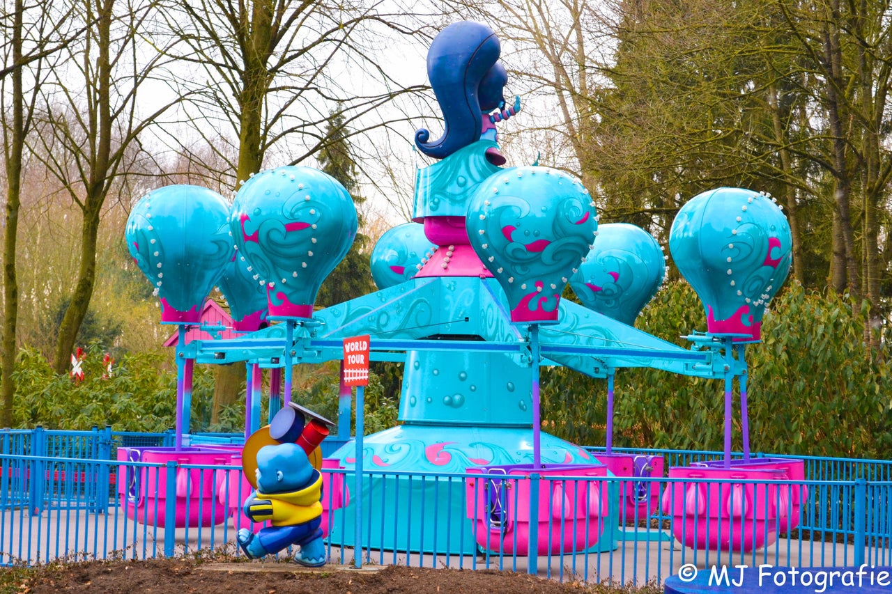 Fibi's Bubble Swirl: hot air balloon carousel attraction - Walibi Holland