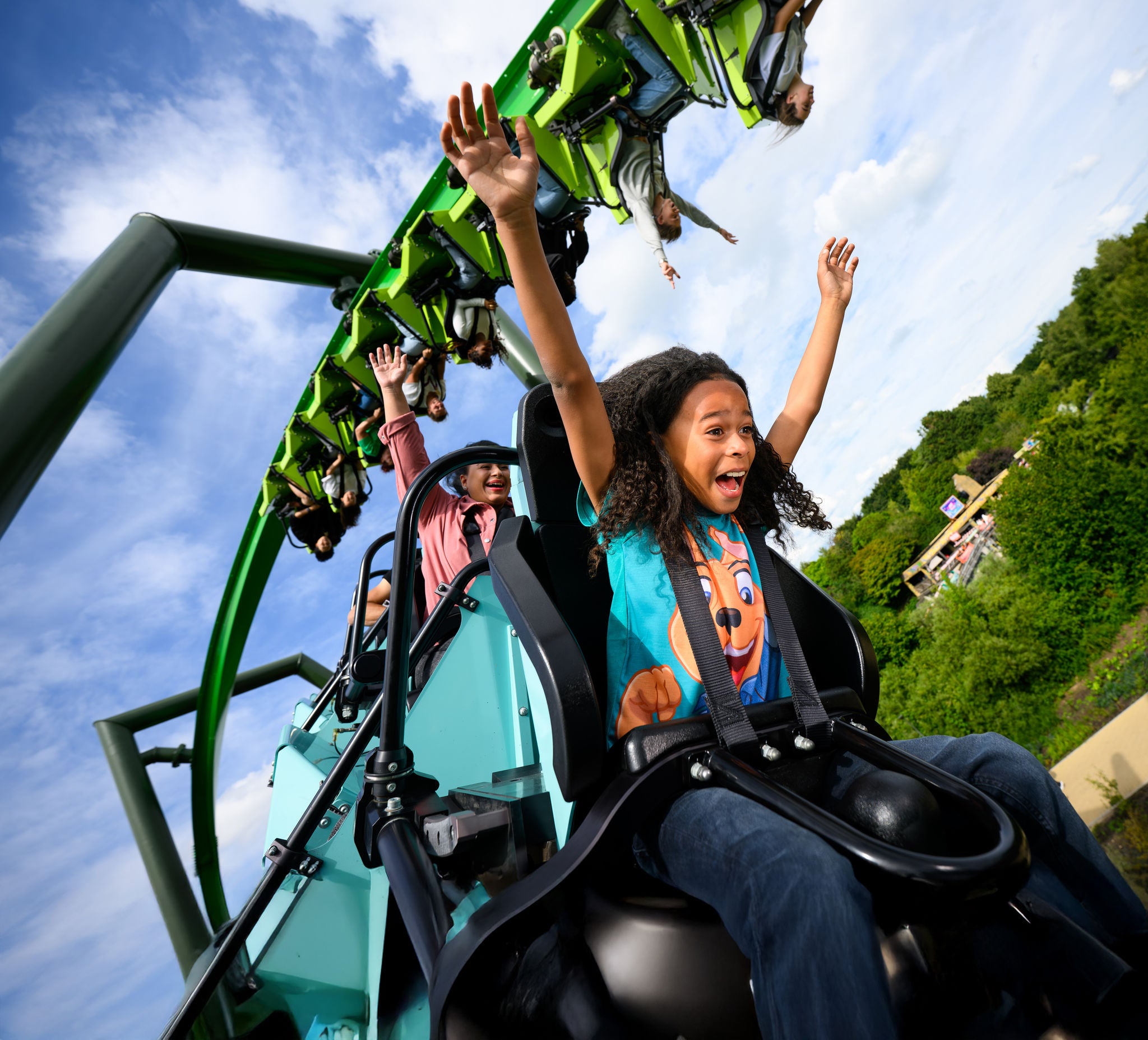 Ontdek de nieuwe dubbele achtbaan YOY in Walibi.
