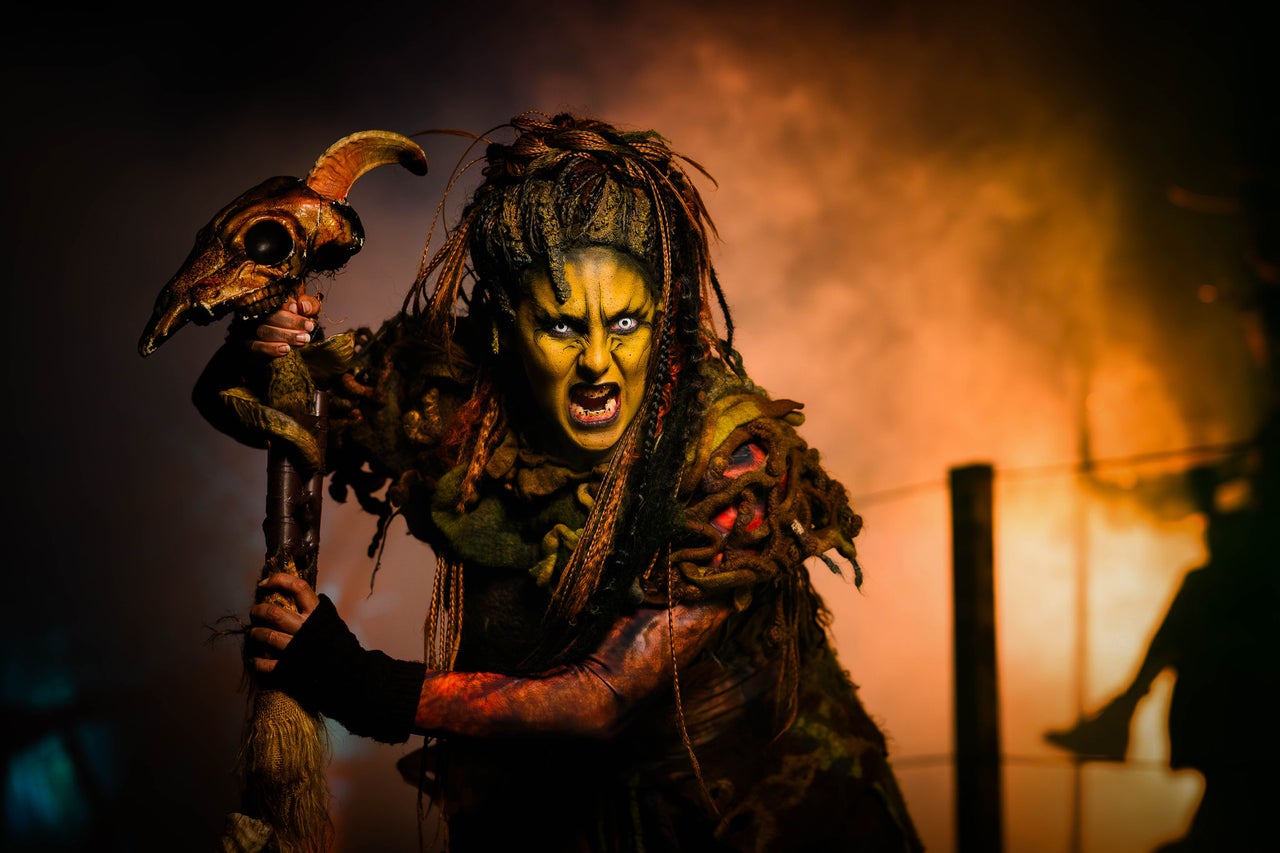 Entdecken Sie die Angst in Tangled Twigs - Scare Zone - Halloween Fright Nights 