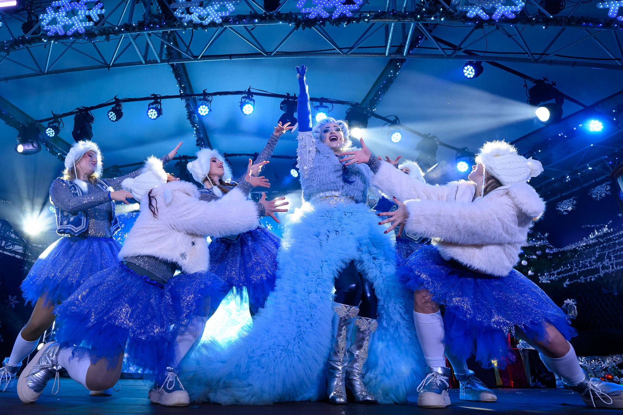 De allertofste lichtshow met dansers.