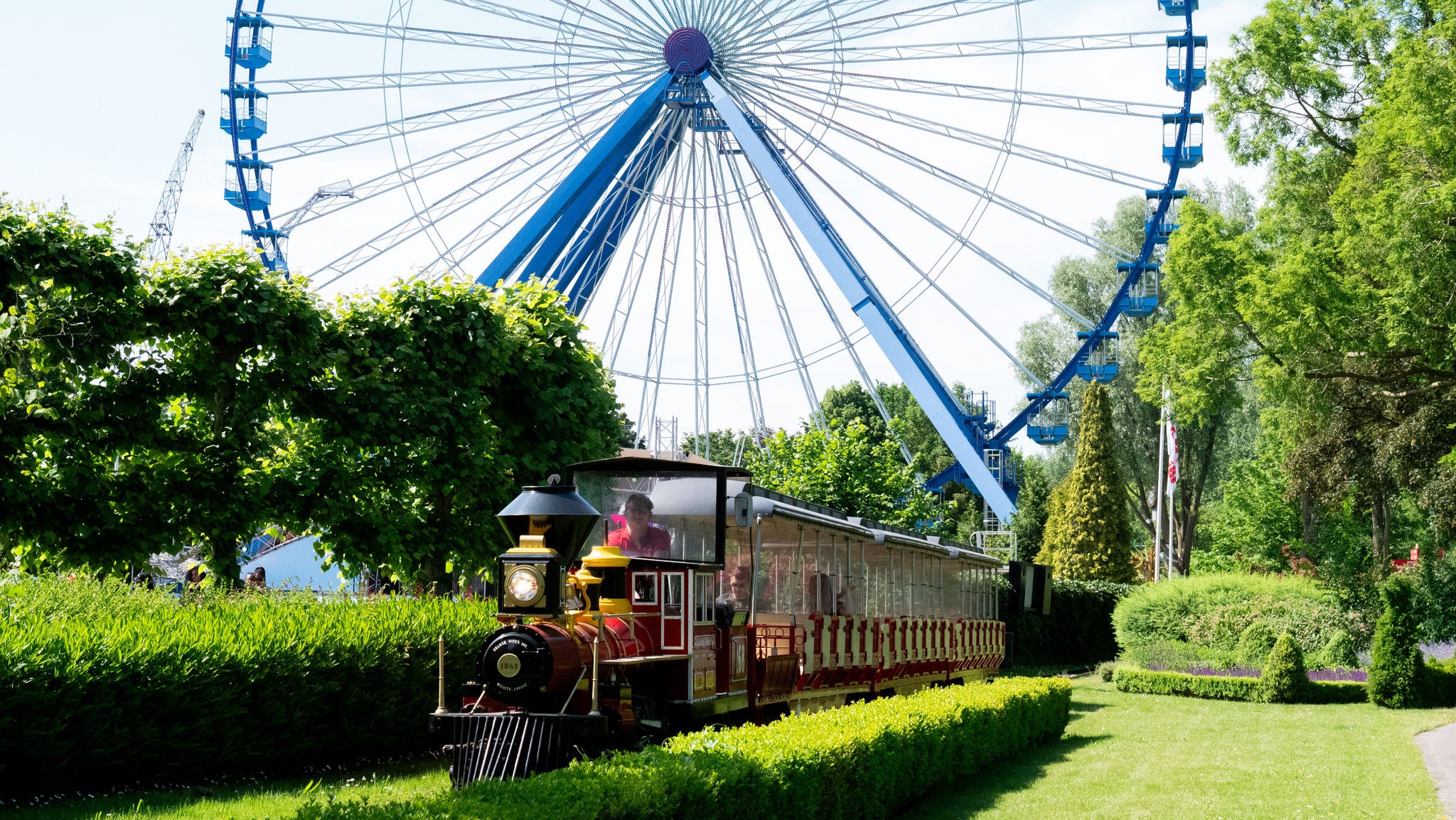 Maak een treinrit rond het park in de Walibi Express