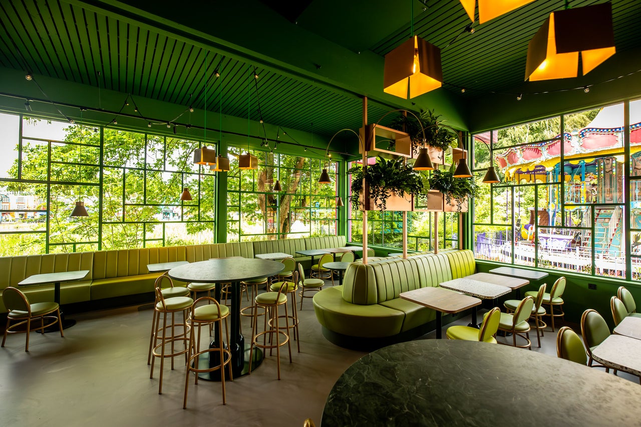 Yummy Tummy Bar Walibi Holland | Starbucks koffie, cocktails en tapbier