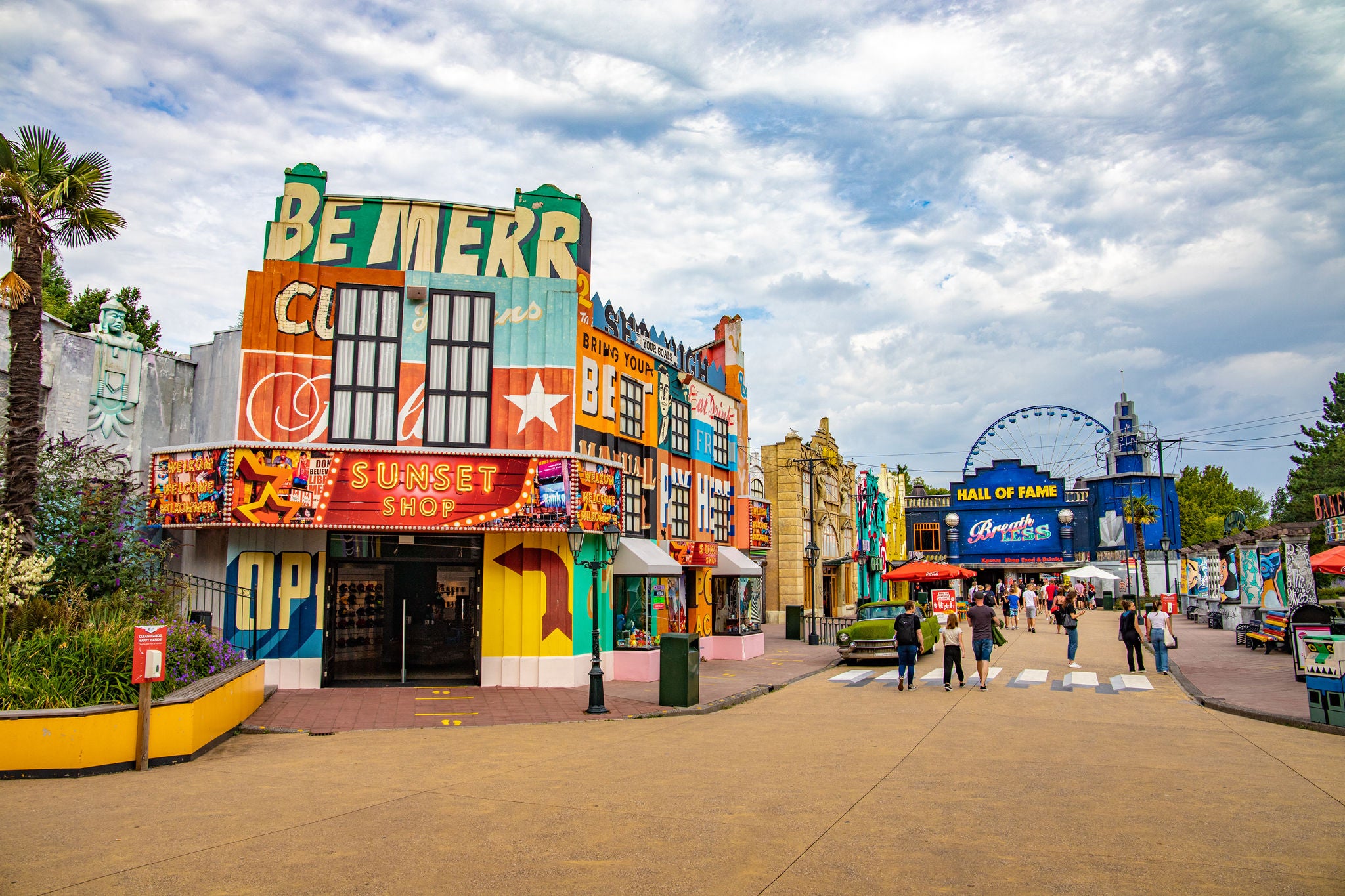 Ontdek Walibi Holland, het park voor jong en oud.