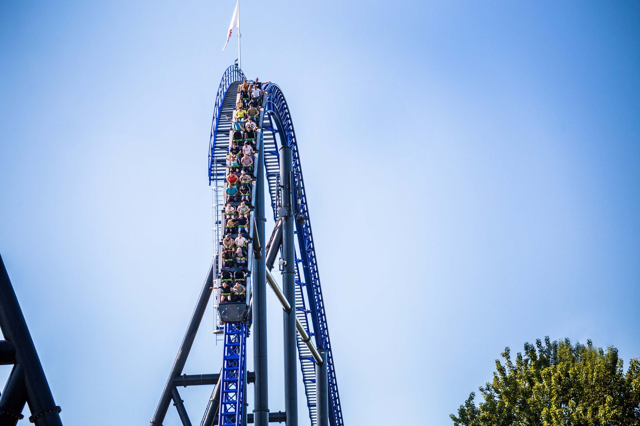 The first drop of megacoaster Goliath in Walibi.