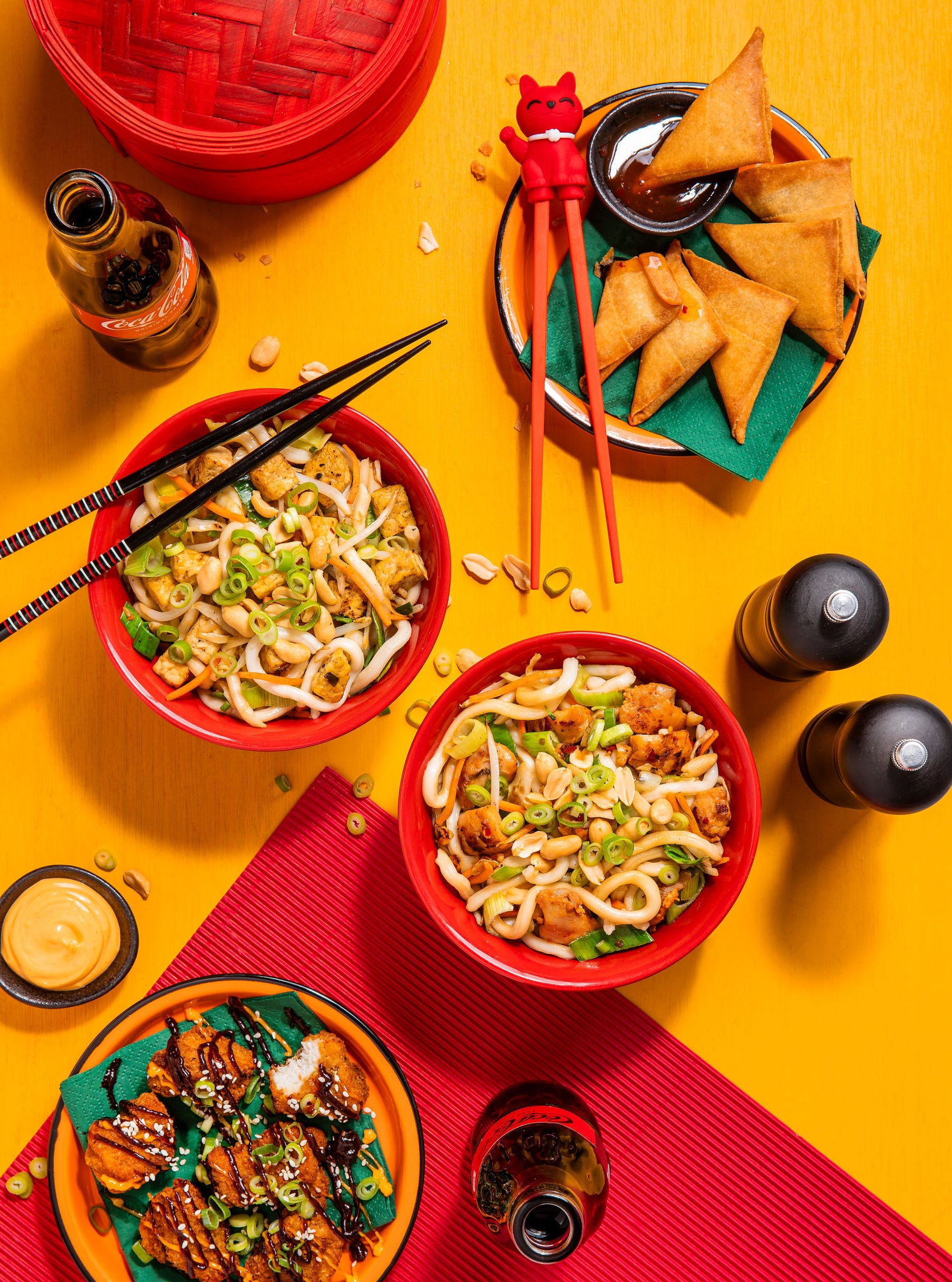 De heerlijke gerechten van LIU LIU, Chicken Noodles en Samosa's.