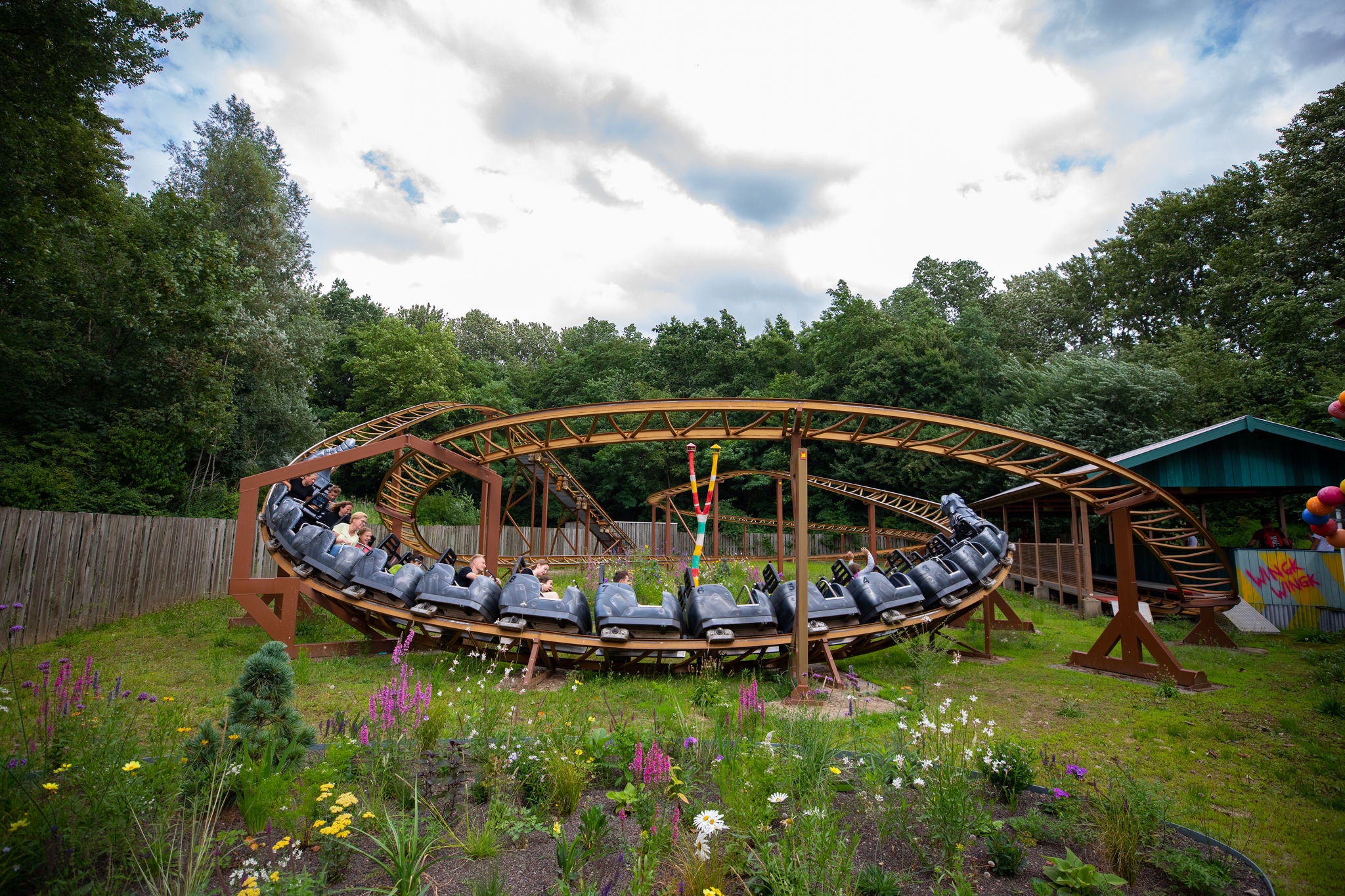 Familie achtbaan Drako in Walibi Holland.