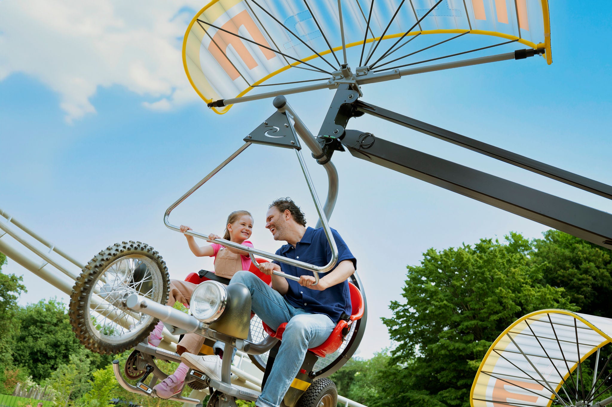 Fliegen Sie gemeinsam Runden in Wind Seekers.