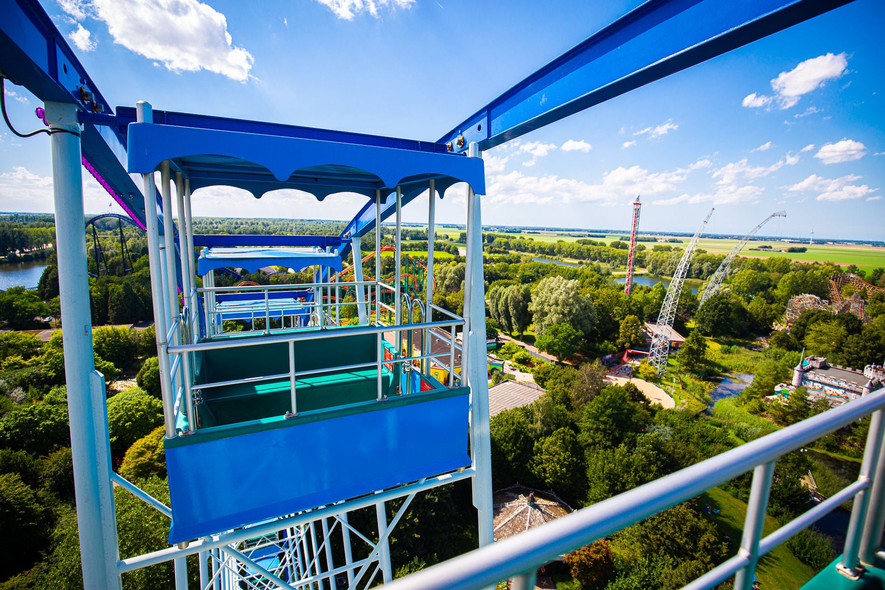 Het uitzicht vanuit het reuzenrad La Grande Roue in Walibi.