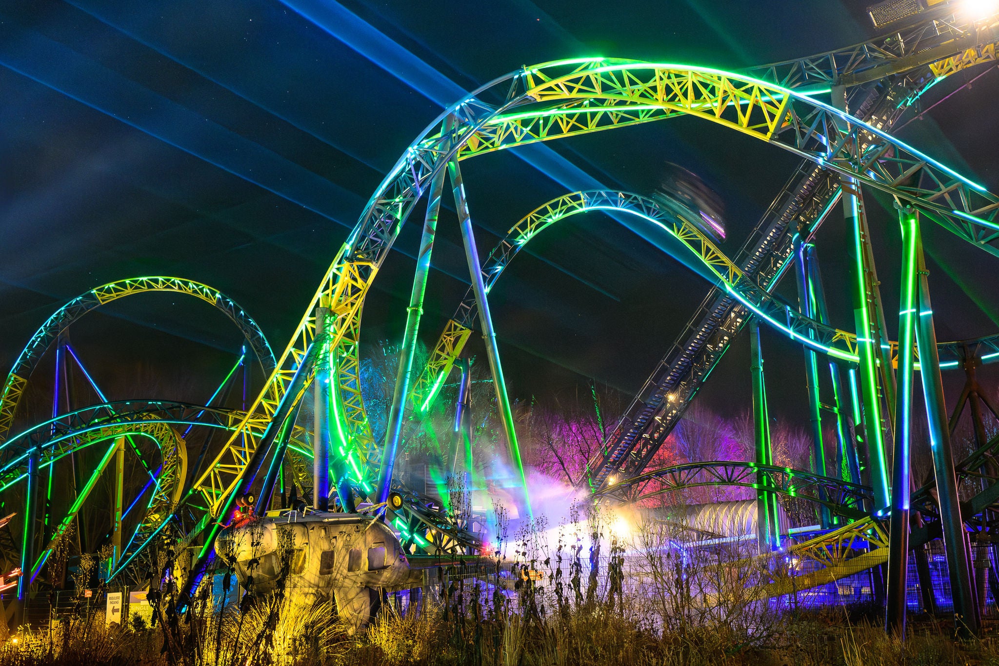 Ontdek de spannendste attracties met een spectaculaire lichtshow. 