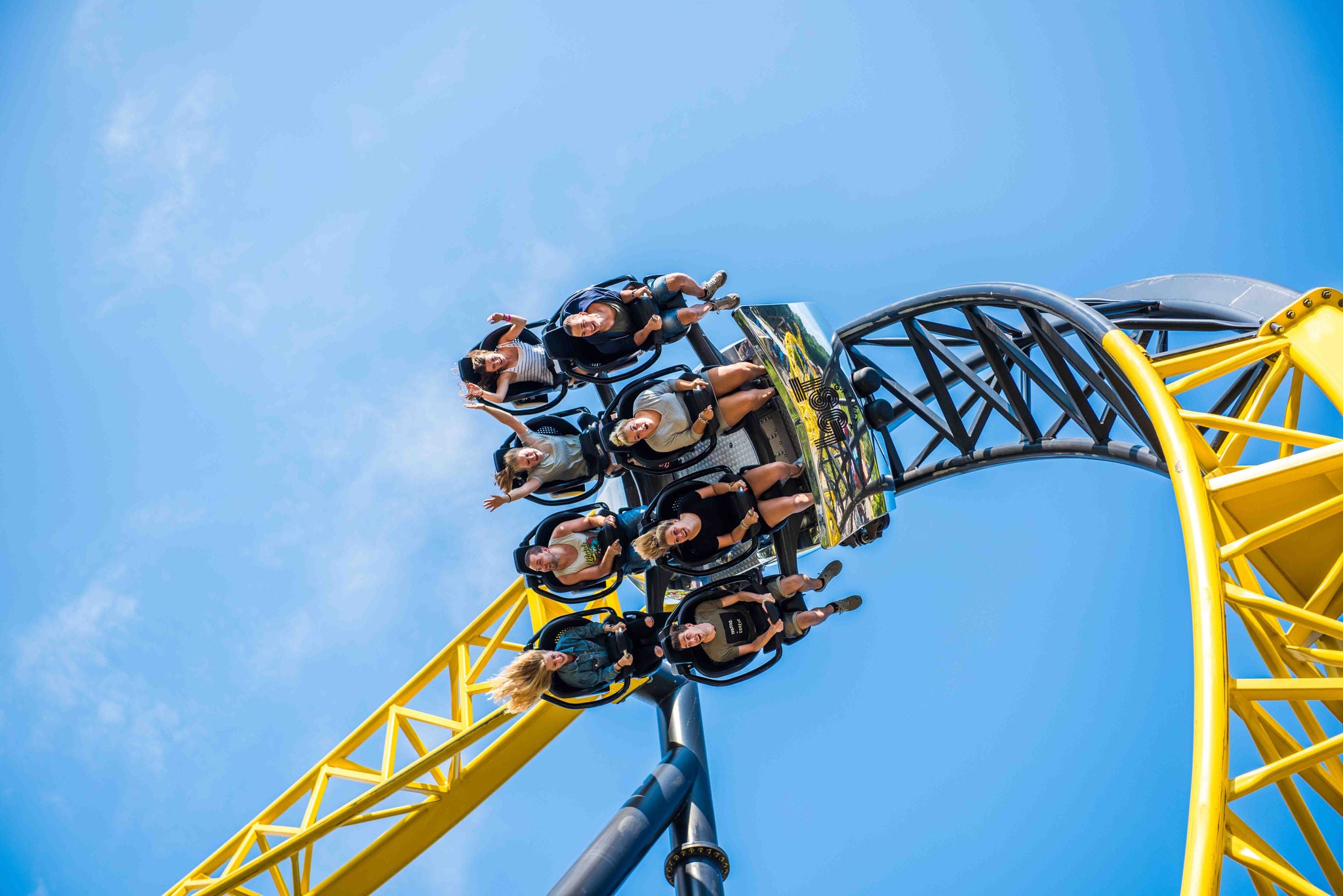 People enjoying a ride on the rollercoasters Walibi Holland 