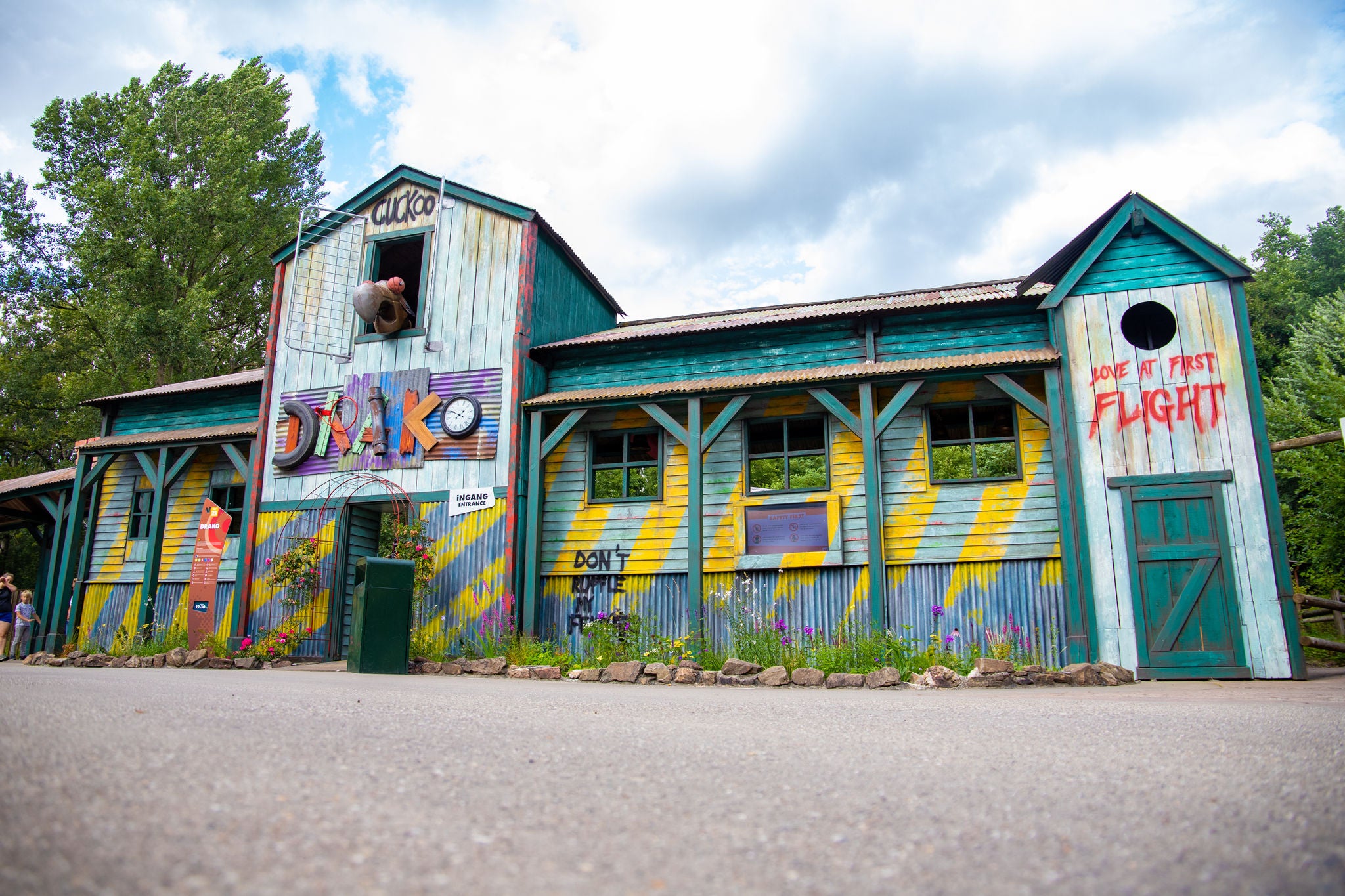 Die Station der Familienachterbahn Drako in Walibi Holland.