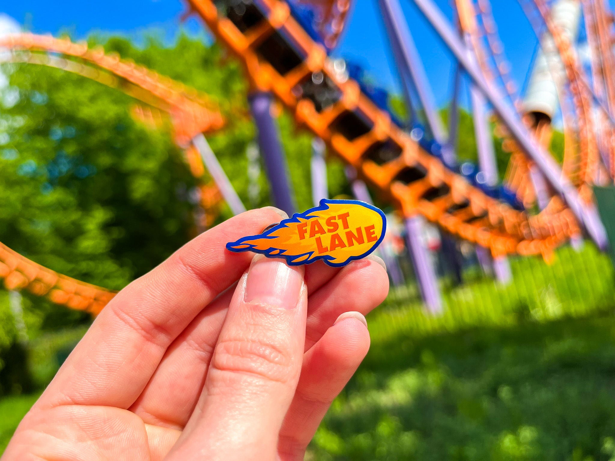 Een Fast Lane Pin bij je bestelling van Fast Lane Pass.