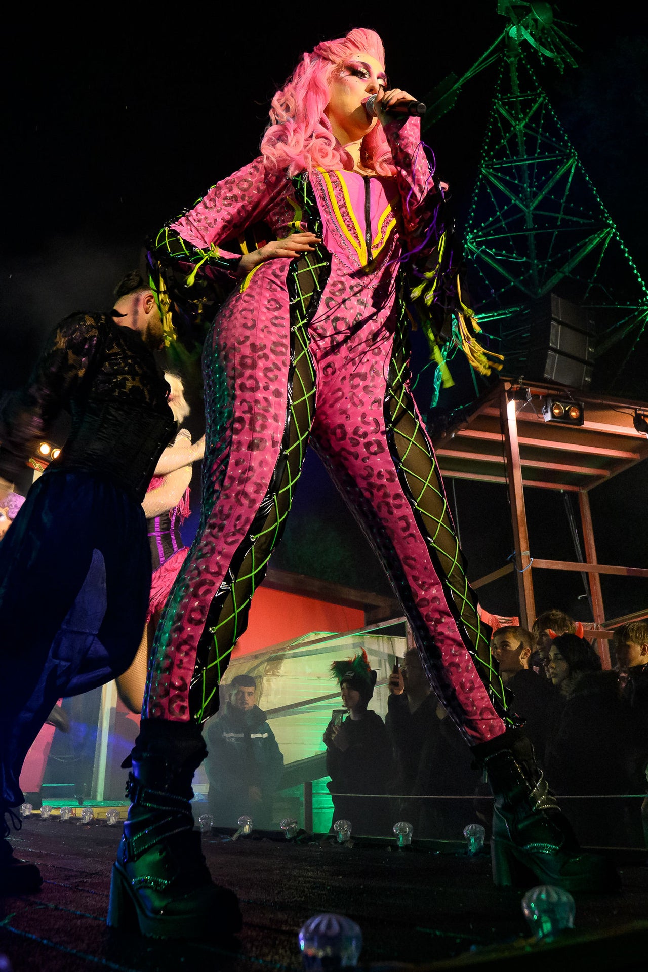 Let the monster out in the Festival of freaks - Areas - Halloween Fright Nights 