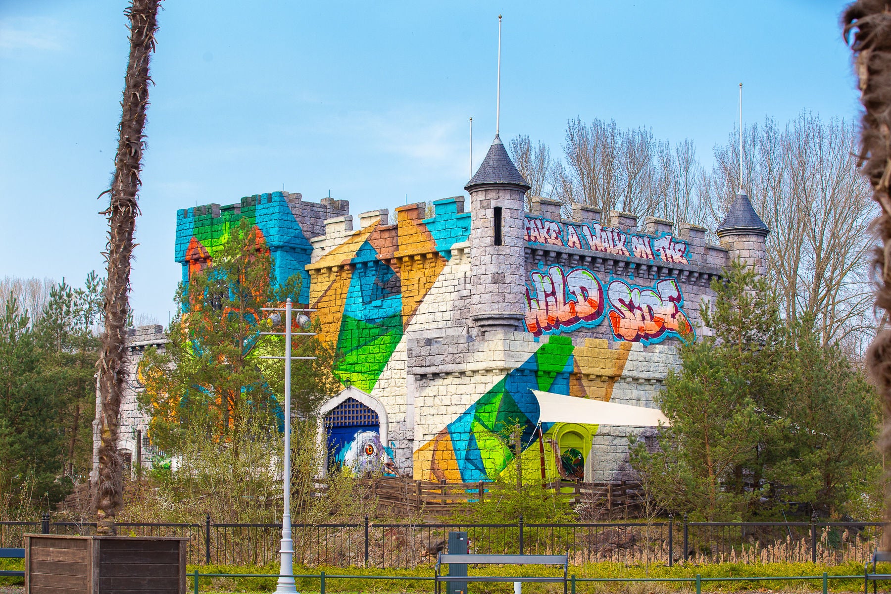 Frontview of Merlin's magic castle, a catls with bright colors, in walibi Holland