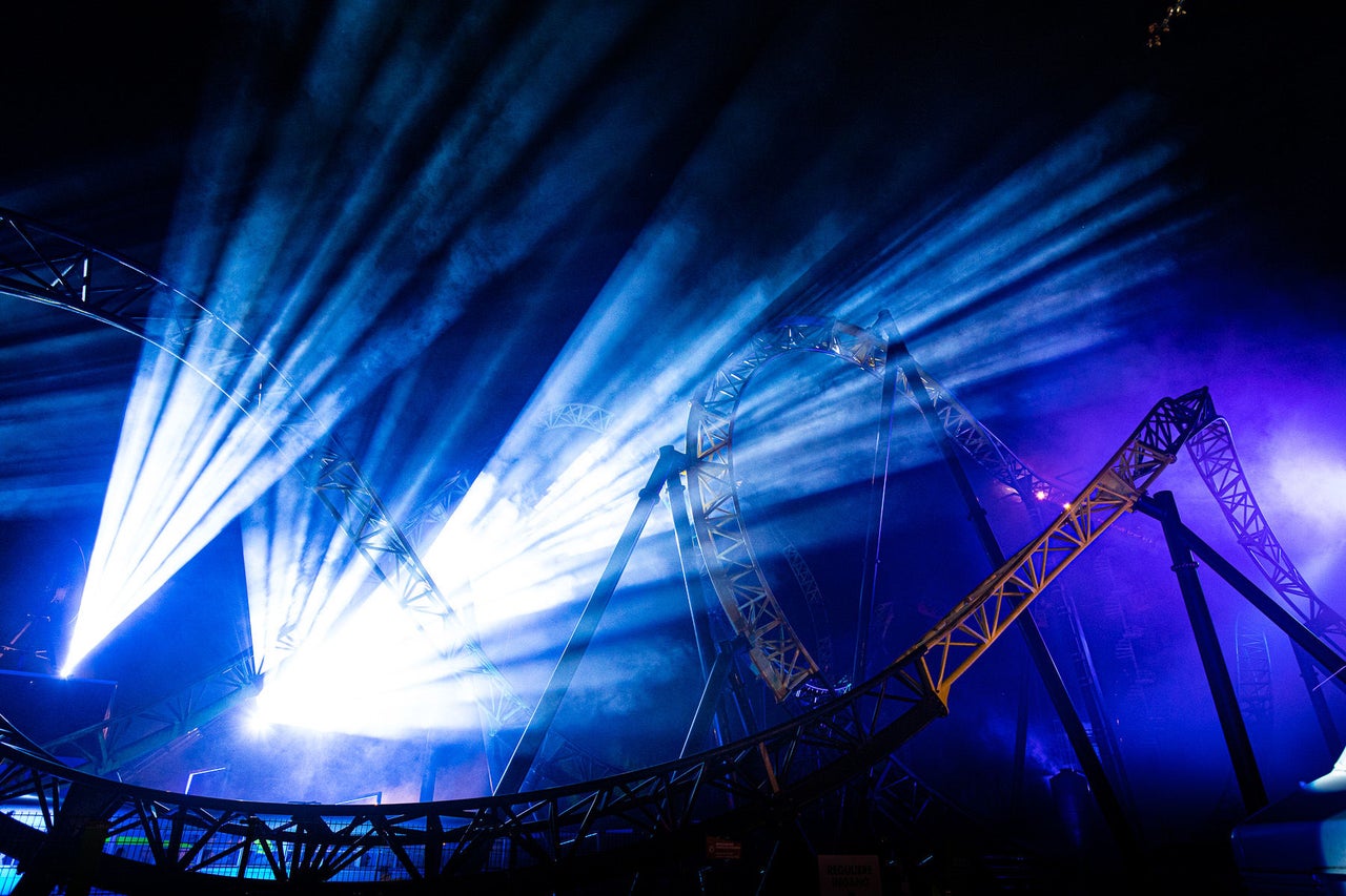 Experience Lost Gravity with breathtaking laser effects.