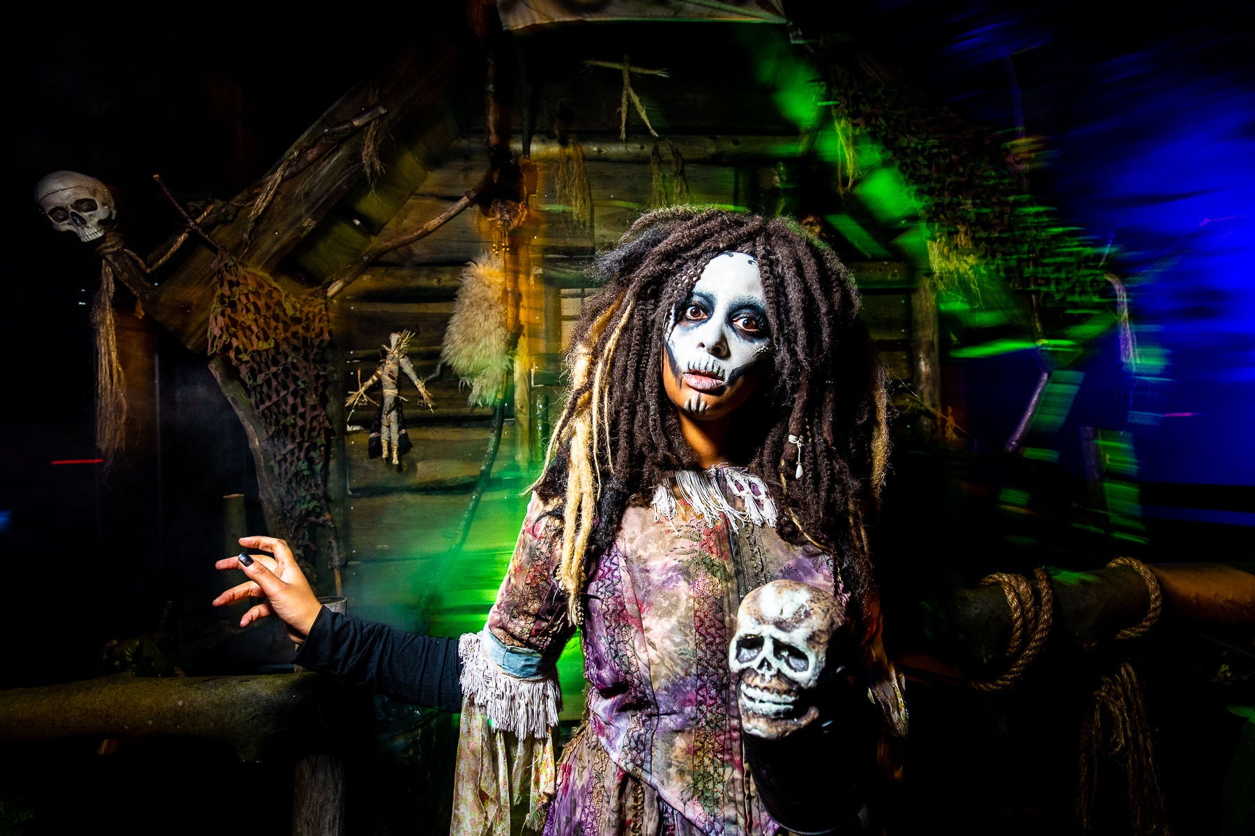 A pirate at the park walibi holland during halloween fright nights 
