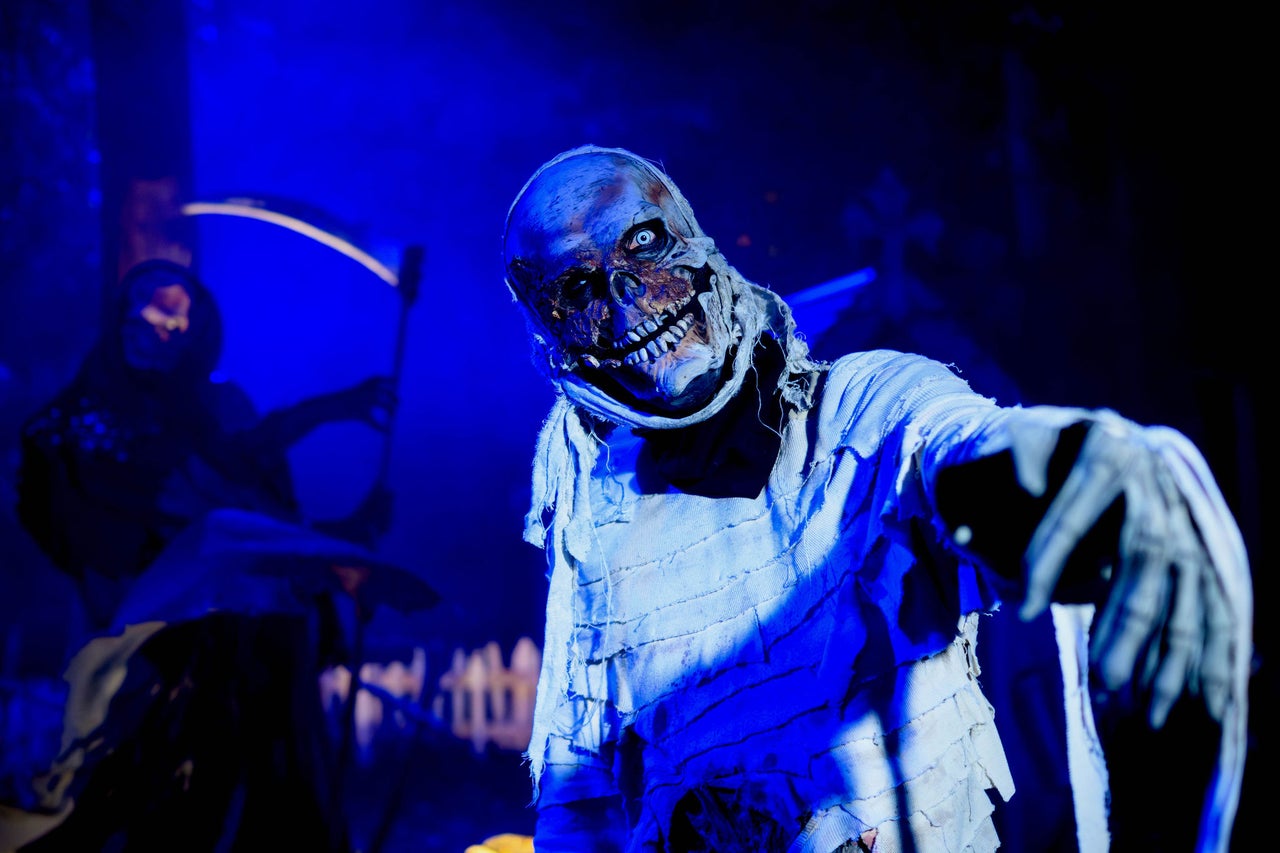 Fürchte den Tod auf dem Ghostly Graveyard - Scare Zone - Halloween Fright Nights