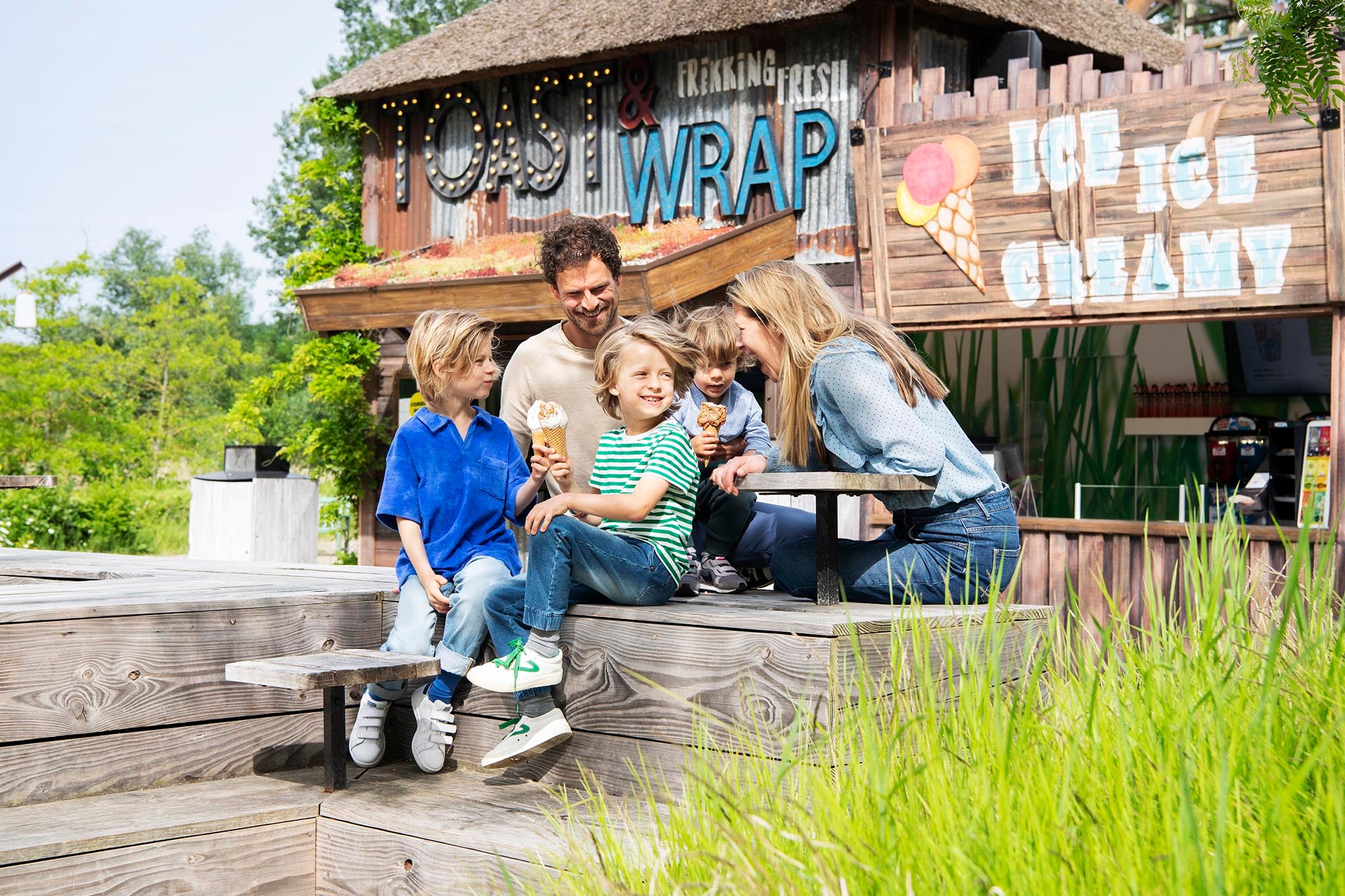 Met je gezin lunchen bij Toast N Wrap in Walibi.