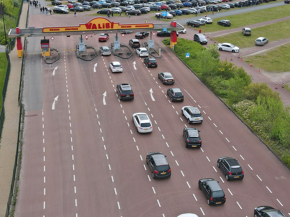 De parkeerplaats in Walibi Holland.