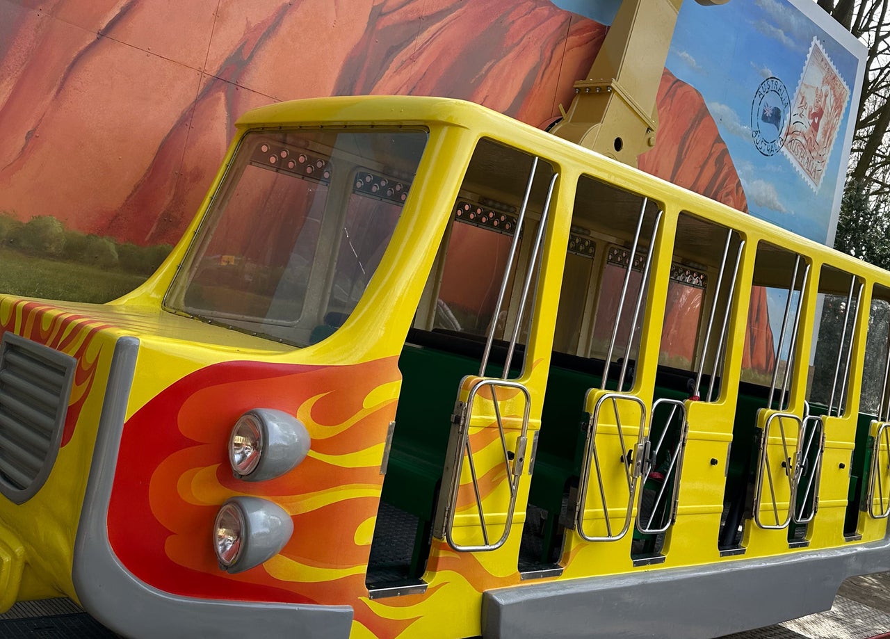 Walibi's Shuttle: vliegend tapijt attractie - Walibi Holland