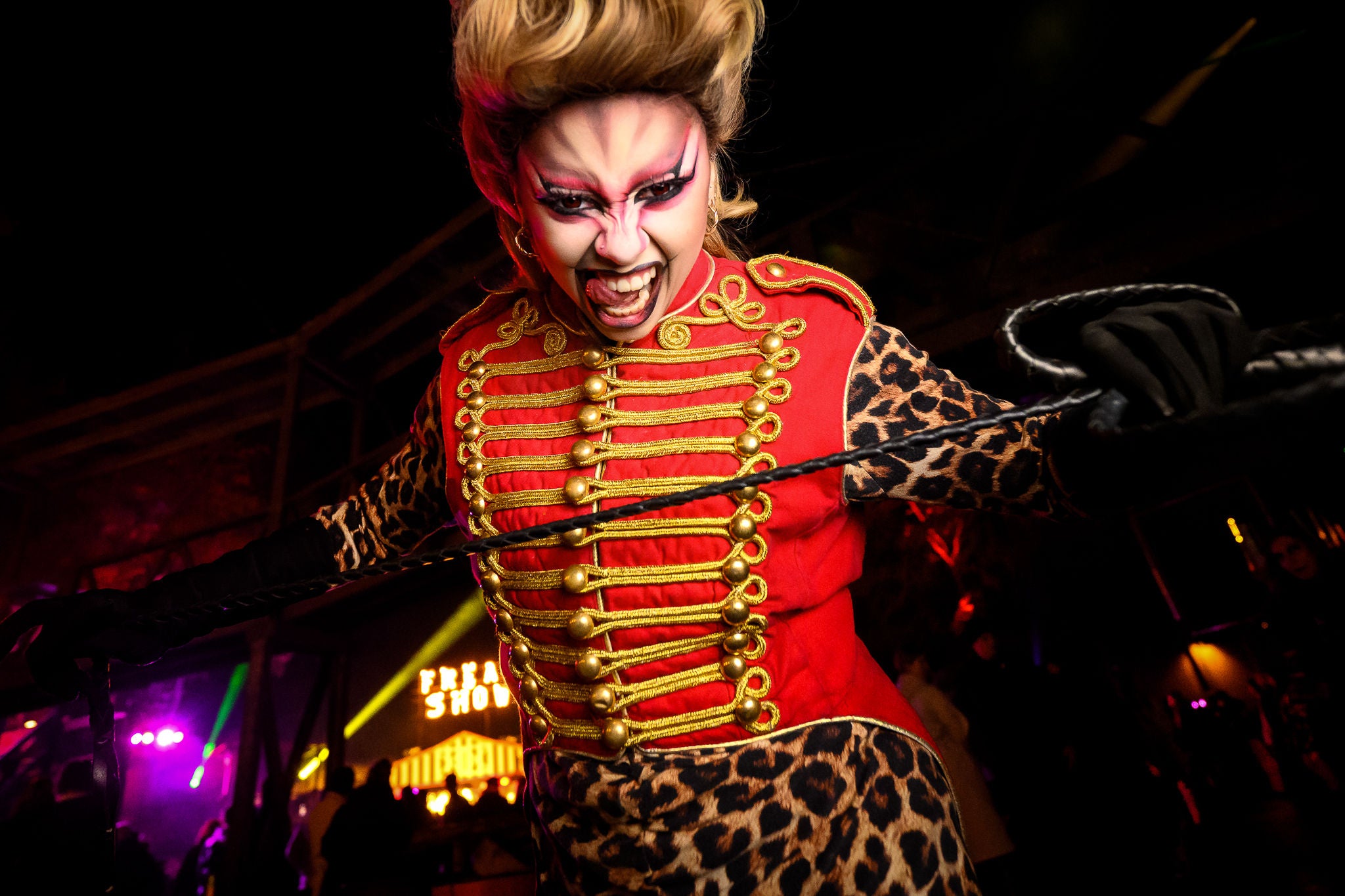 Eddie de clown schrikt wakker uit zijn grootste nachtmerrie. Beleef het beste halloween pretpark evenement tijdens Halloween Fright Nights.