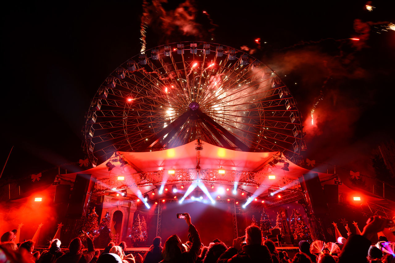 Feuerwerksshow Light up the Nights während Bright Nights, Walibi Holland