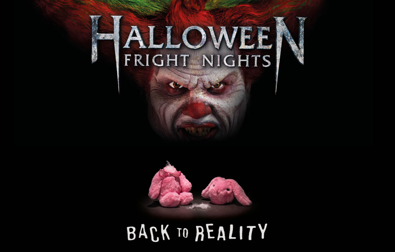 Eddie de clown schrikt wakker uit zijn grootste nachtmerrie. Beleef het beste halloween pretpark evenement tijdens Halloween Fright Nights.