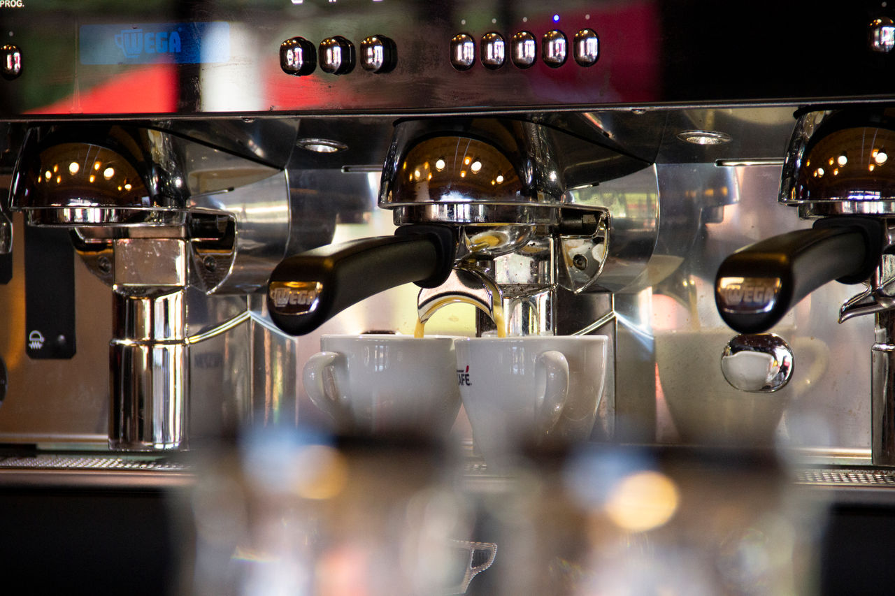 The machine to prepare coffee