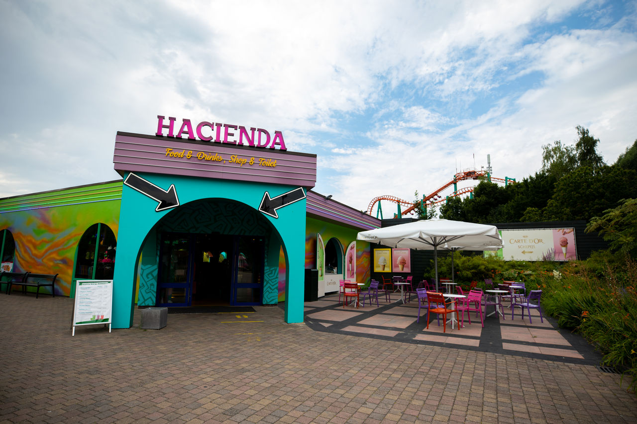 The entrance of Haciënda Shop at Walibi Holland